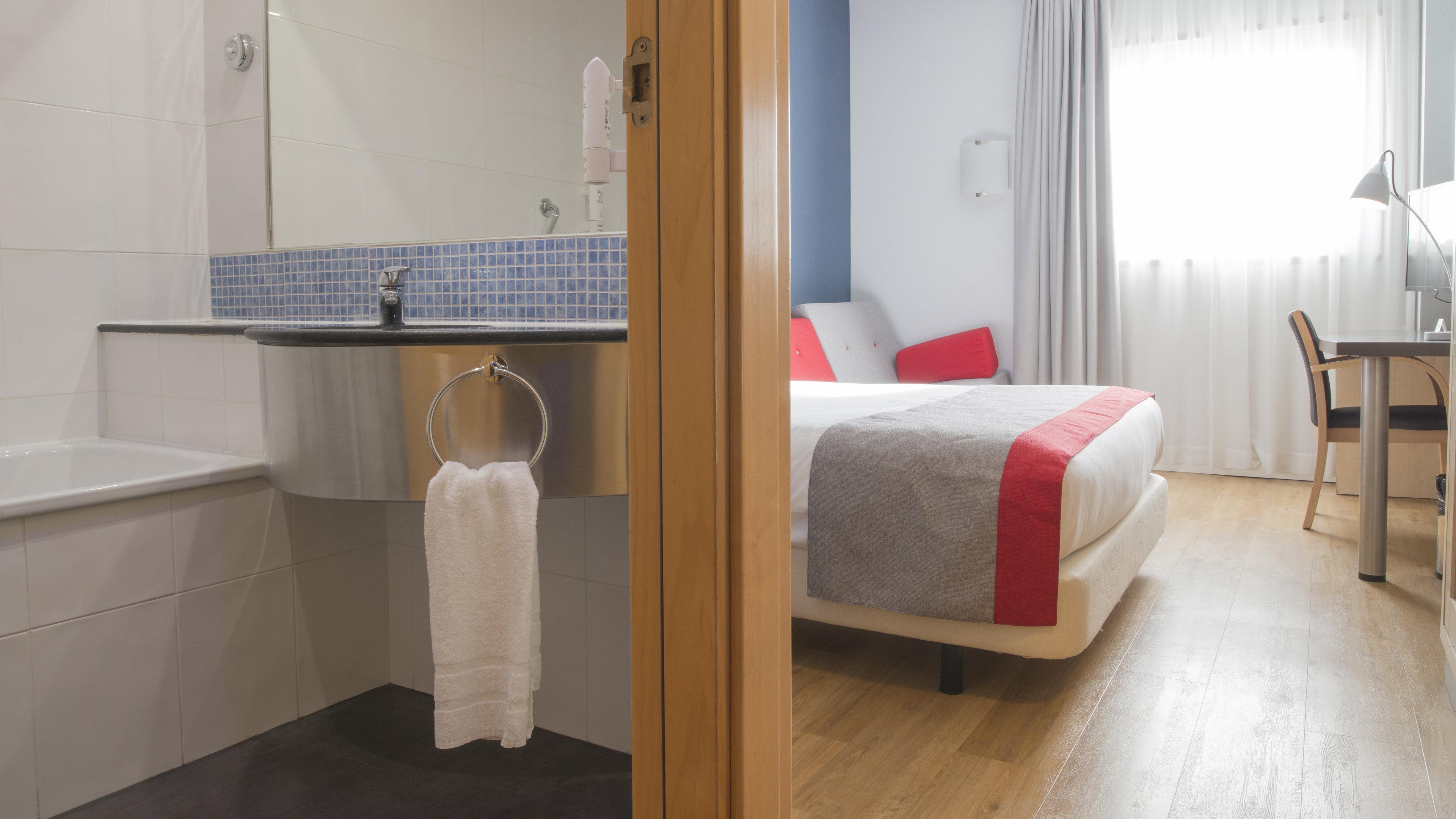 Holiday Inn Express Molins De Rei By Ihg Экстерьер фото