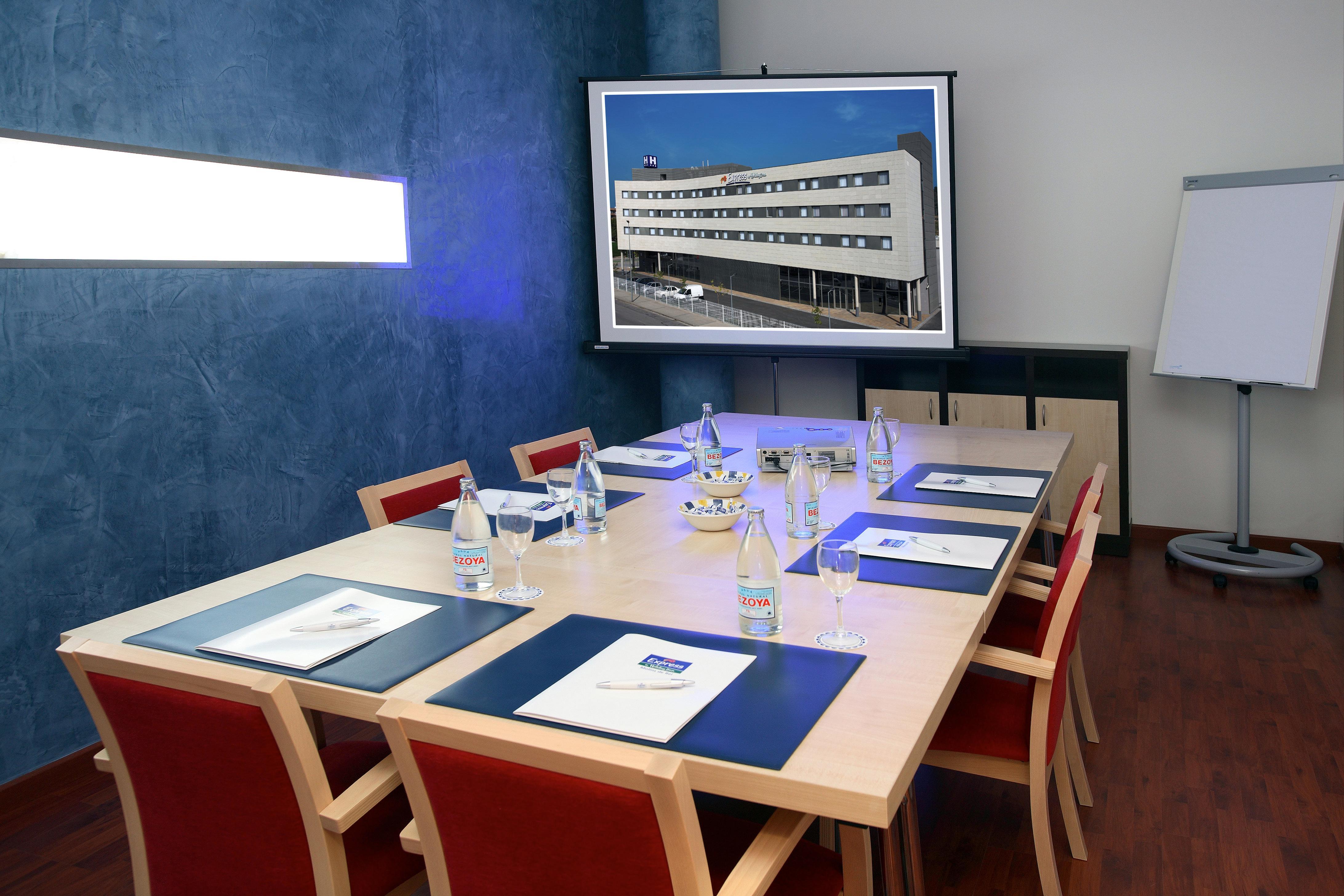 Holiday Inn Express Molins De Rei By Ihg Экстерьер фото