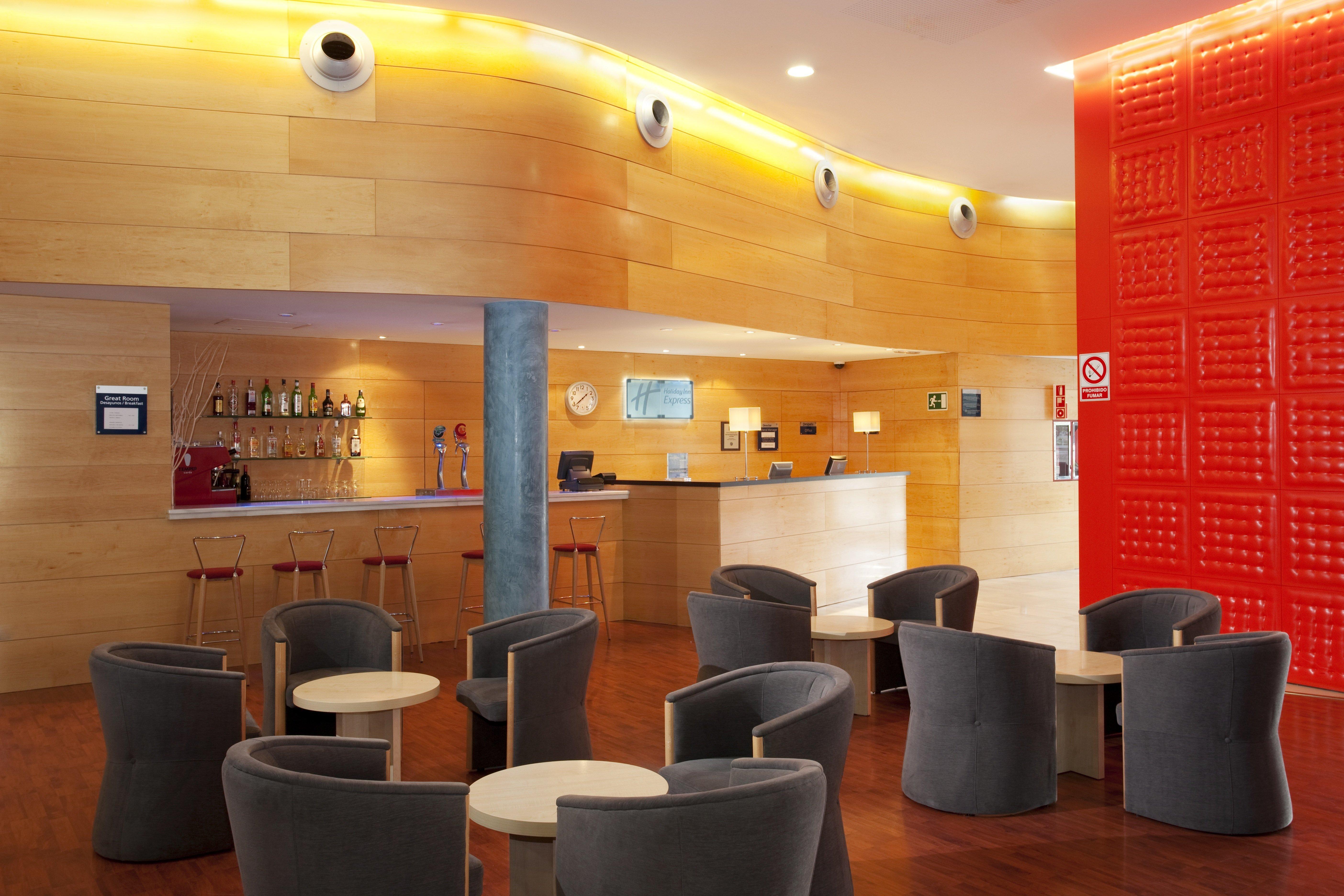 Holiday Inn Express Molins De Rei By Ihg Ресторан фото