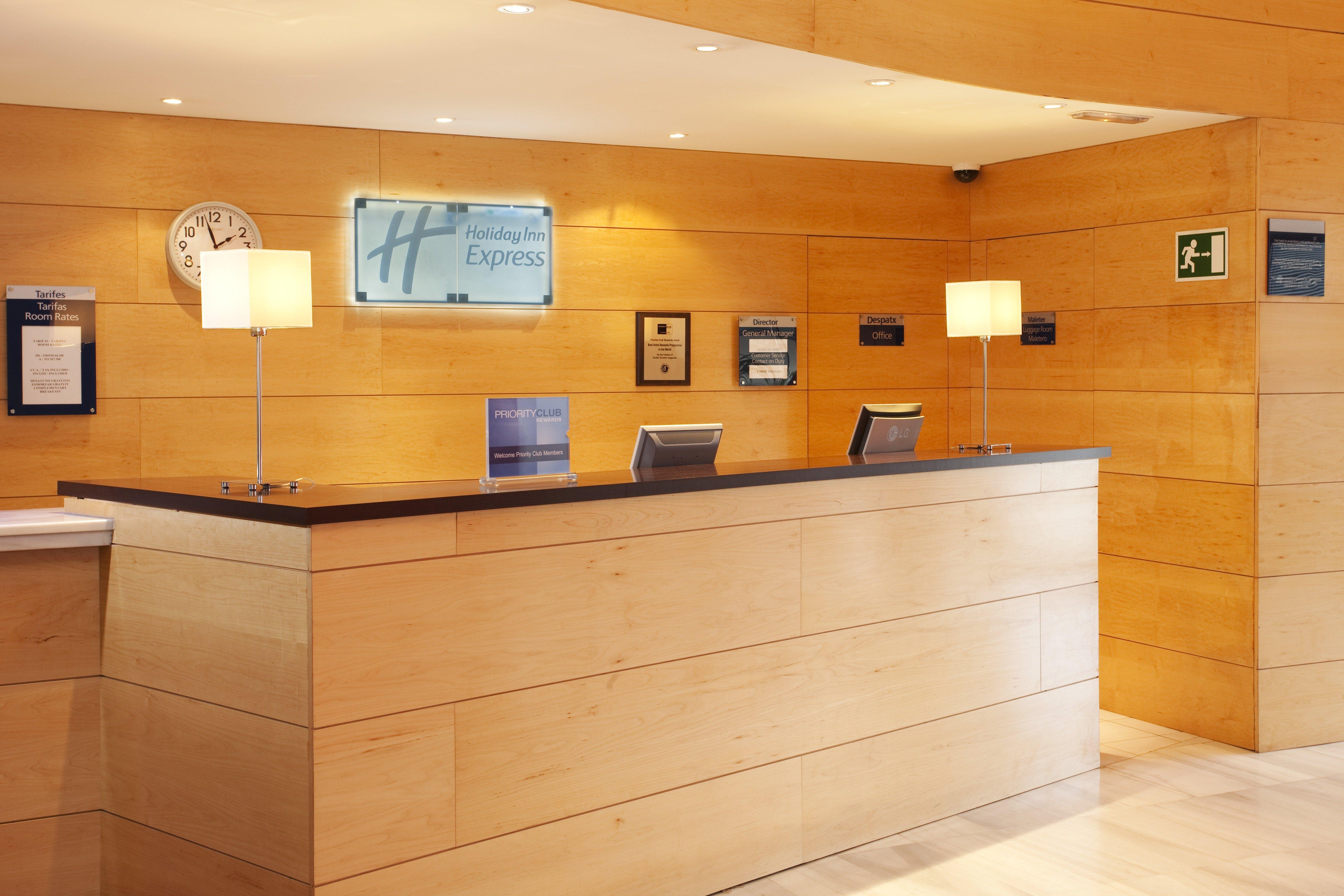 Holiday Inn Express Molins De Rei By Ihg Интерьер фото