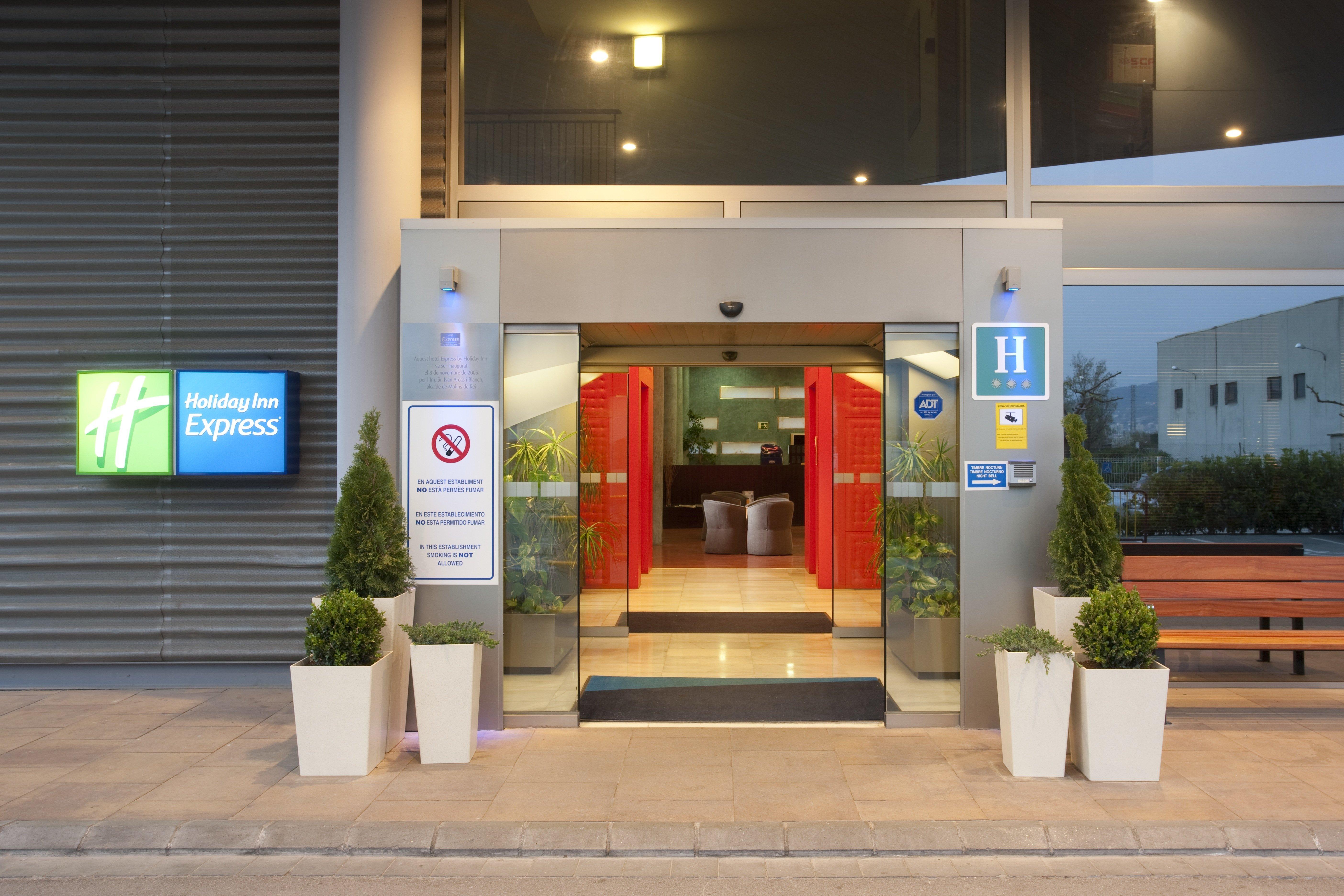 Holiday Inn Express Molins De Rei By Ihg Экстерьер фото
