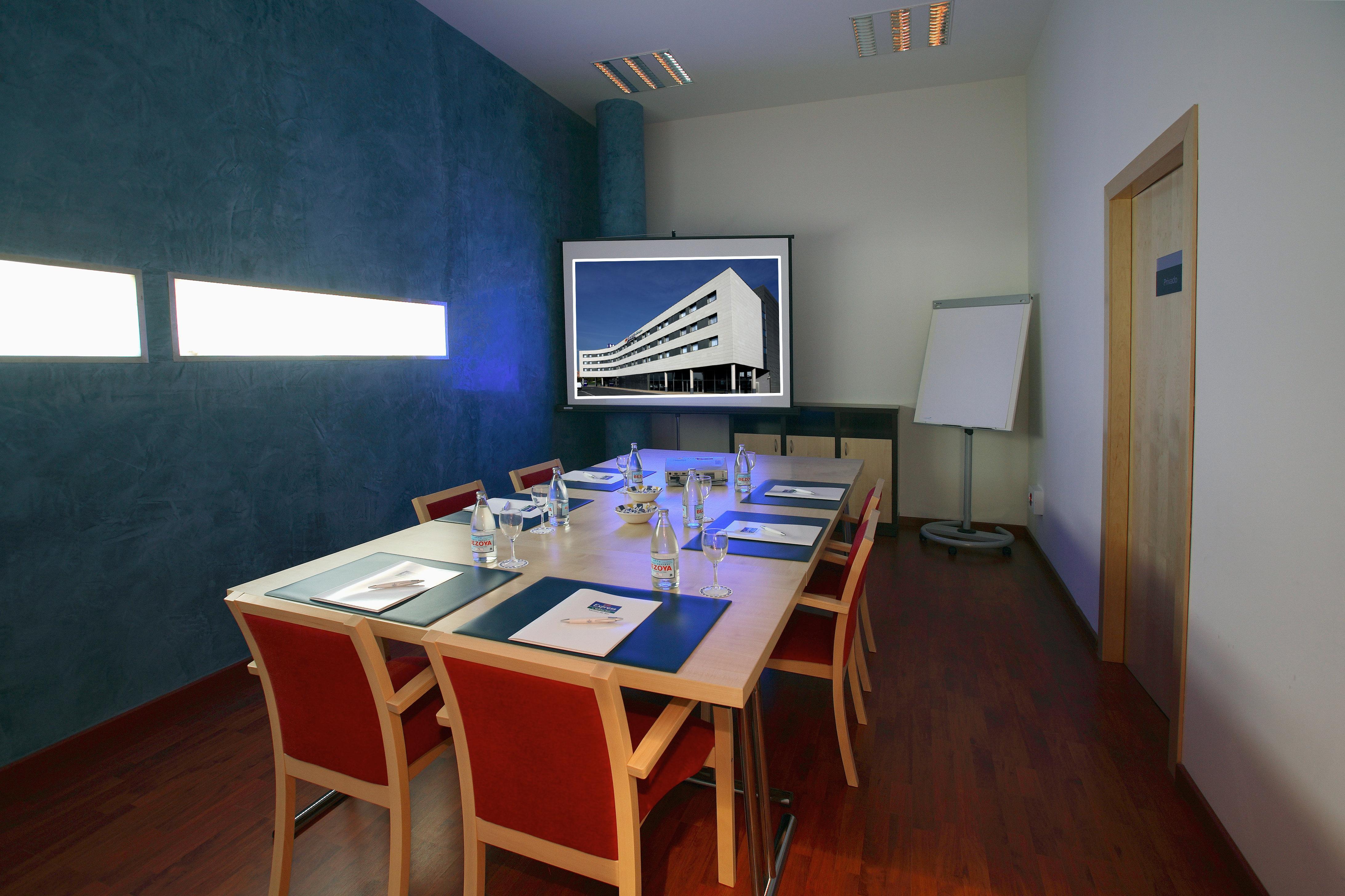 Holiday Inn Express Molins De Rei By Ihg Удобства фото