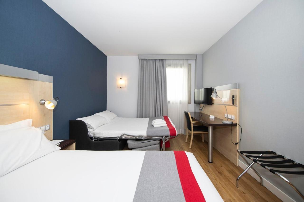 Holiday Inn Express Molins De Rei By Ihg Экстерьер фото