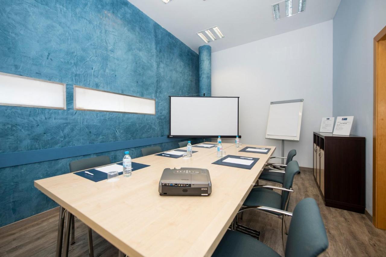 Holiday Inn Express Molins De Rei By Ihg Экстерьер фото