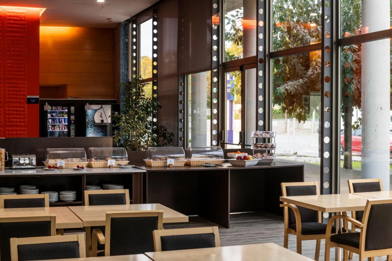 Holiday Inn Express Molins De Rei By Ihg Экстерьер фото