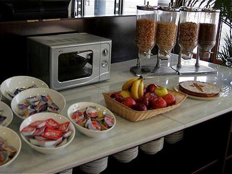 Holiday Inn Express Molins De Rei By Ihg Экстерьер фото