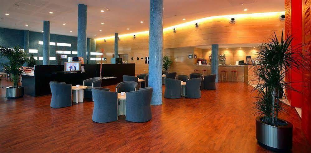 Holiday Inn Express Molins De Rei By Ihg Интерьер фото